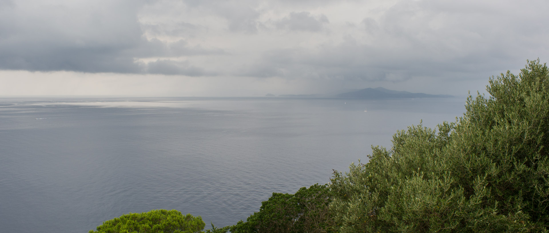 Ciel gris à l'île du Levant.